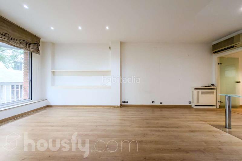 Foto 713b3ffc-c160-4e50-8cc3-f4d1e84d2960. Appartement dans carrer del cardenal vives i tutó . dans Barcelona