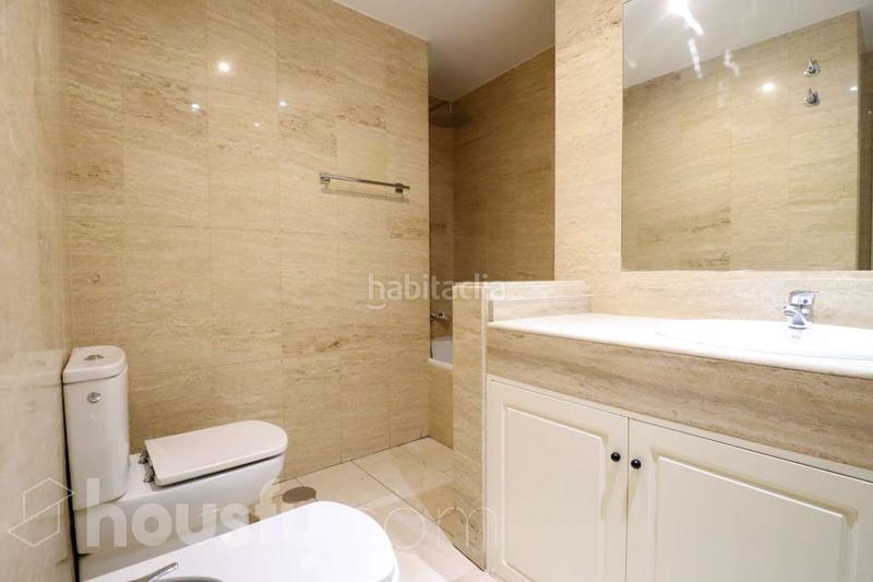 Foto 956ada23-3d0e-430d-bf9e-cc8e635e92aa. Appartement dans calle del sol . dans Fuente del Berro Madrid