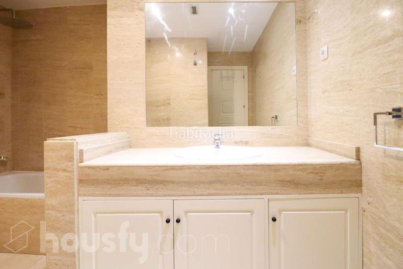 Foto efb9d6cd-3b02-4163-9ff8-629393b79cef. Pis a calle del sol . a Fuente del Berro Madrid