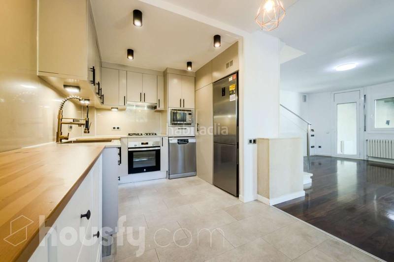 Foto 4c2c7b82-2f60-4818-8821-82f8ede1a21d. Casa a schiera in av primavera . in Martinica - Ateneu Cerdanyola del Vallès