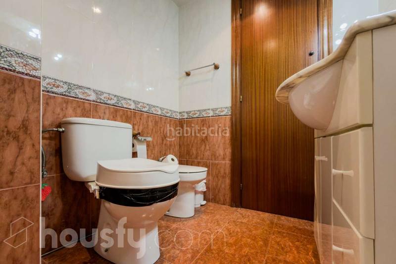Foto f50c1e9f-53b6-42a4-a237-ea0566e35200. Flat in carrer montevideo . in Llatí Santa Coloma de Gramenet