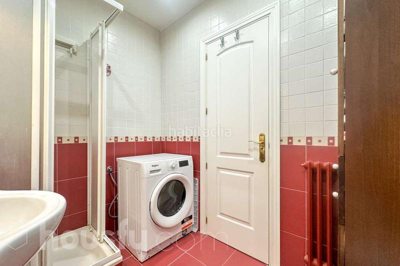 Foto 3a61cd40-b3f5-4a25-b320-c74a26bd8599. Piso en calle de santa hortensia . en Prosperidad Madrid