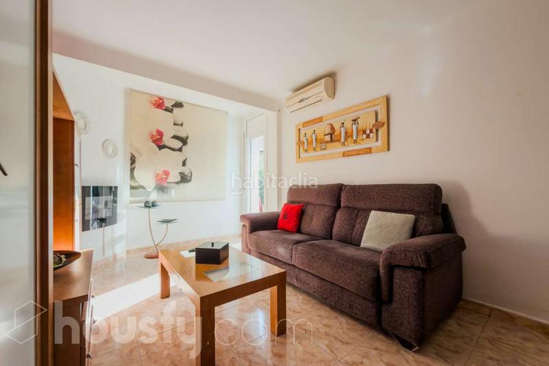 Foto 510762a4-c6c8-4b39-8a1e-5a74f1244cec. Flat in av santa rosa . in El Raval Santa Coloma de Gramenet