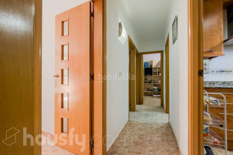 Foto 4823a523-7de0-4177-a38b-69ad140ecb4f. Piso en av santa rosa . en El Raval Santa Coloma de Gramenet