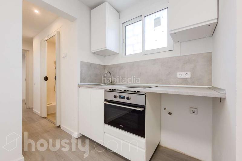 Foto 20df7cad-9e7c-4588-9e04-26c875d47023. Pis a carrer de les esquadres . a Sant Josep Hospitalet de Llobregat (L´)