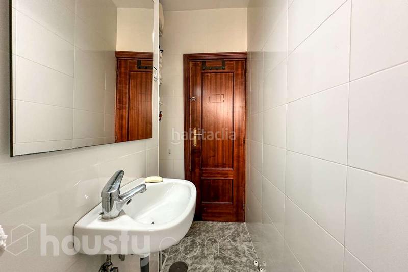 Foto 0c3698d6-73c5-42da-8ad5-dec061eb9d18. Flat in calle de gómez de avellaneda . in Pueblo Nuevo Madrid