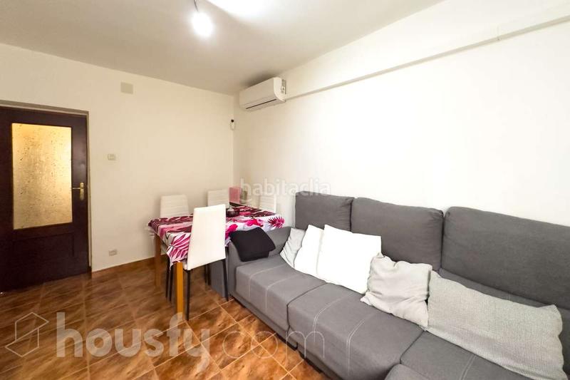 Foto 8fa085ca-1e77-43f1-8415-20d5379f72dd. Piso en calle de gómez de avellaneda . en Pueblo Nuevo Madrid