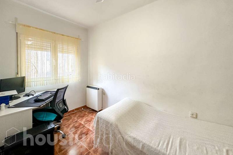 Foto c9698989-36de-4214-80ed-ab1edd3a0a15. Piso en calle de gómez de avellaneda . en Pueblo Nuevo Madrid