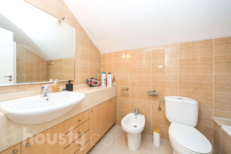 Foto 1033dde7-0e3f-43c3-963f-3fa2b7ed914c. Zweistöckige wohnung in carrer del barcelonès . in Cornellà de Llobregat