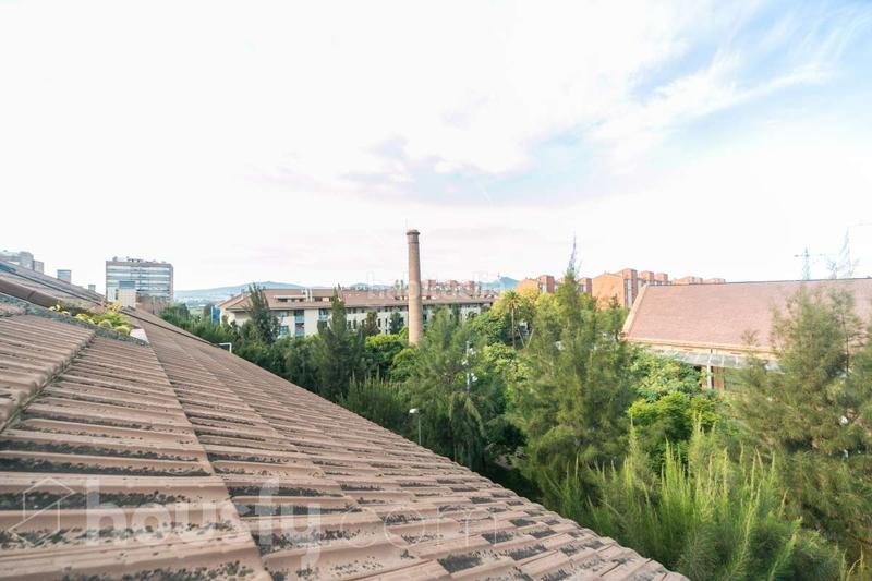 Foto bcb86092-ea6c-45c3-a40a-857d1f477e00. Zweistöckige wohnung in carrer del barcelonès . in Cornellà de Llobregat