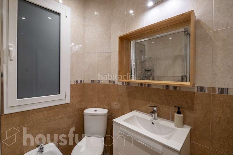 Foto 7d139969-4fe6-4c49-b79e-1d29ffc9e09f. Piso en carrer de rocafort . en La Nova Esquerra de l´Eixample Barcelona