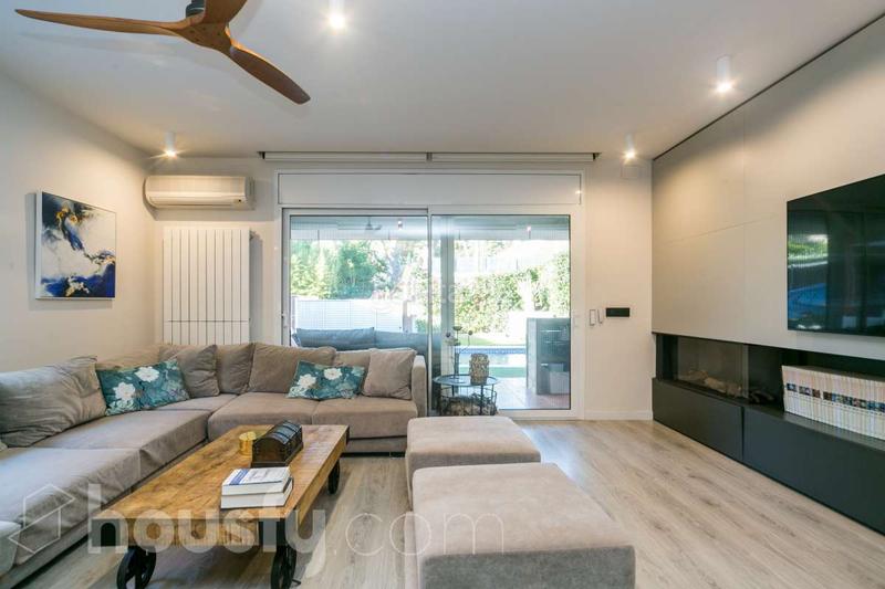 Foto 1cfd99b5-a413-47fb-ac18-aebd2310887b. Chalet en avinguda . en Montmar Castelldefels