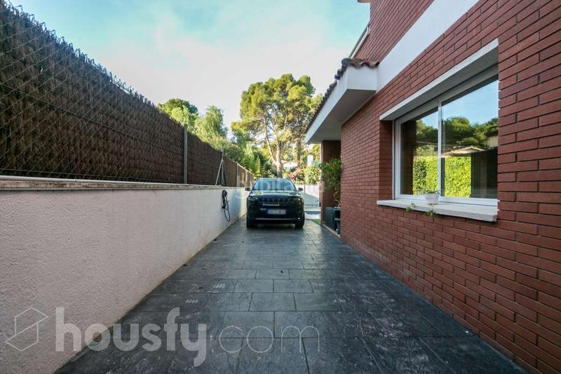 Foto a3930ced-b301-455a-916e-6540ed19322e. Chalet en avinguda . en Montmar Castelldefels
