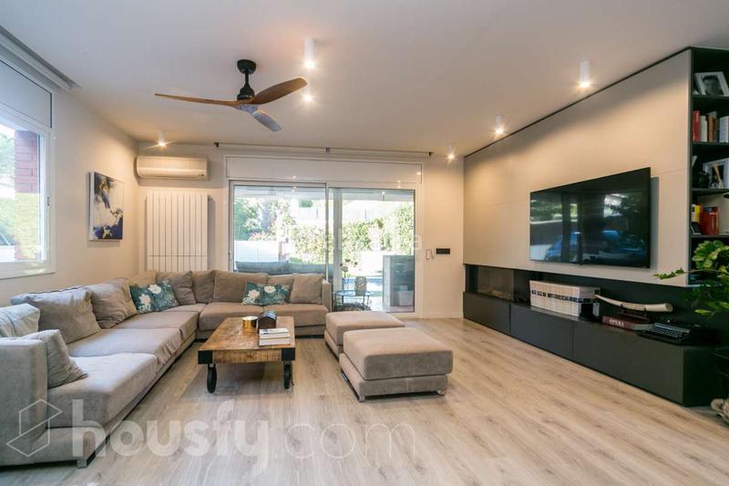 Foto a5c4a55b-b37b-4bfc-8d71-e4eae11b3081. Chalet en avinguda . en Montmar Castelldefels