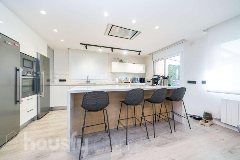 Foto b05005f6-2265-478a-9ebd-42795c44df39. Chalet en avinguda . en Montmar Castelldefels