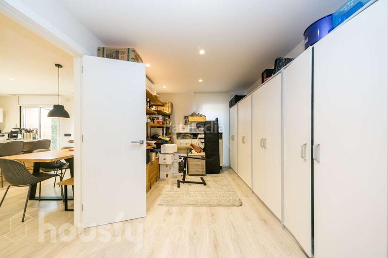 Foto 042f04cc-ee86-435d-b36f-840449bdb587. Chalet dans avinguda . dans Montmar Castelldefels