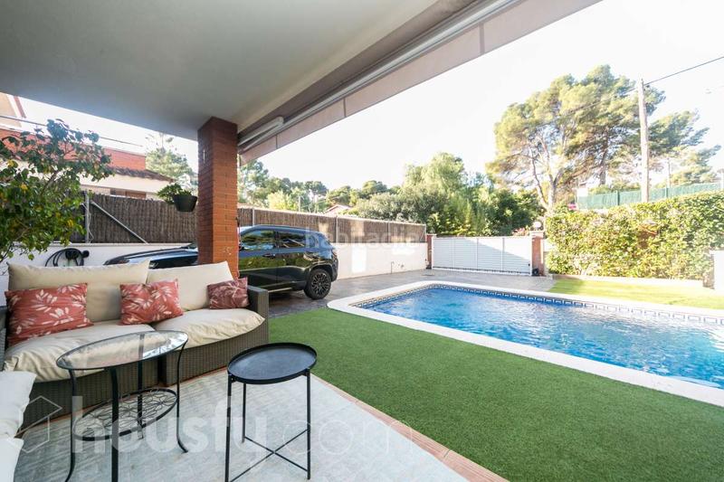 Foto 2a523f59-c028-43d9-9c08-832518ecf6d5. Chalet dans avinguda . dans Montmar Castelldefels