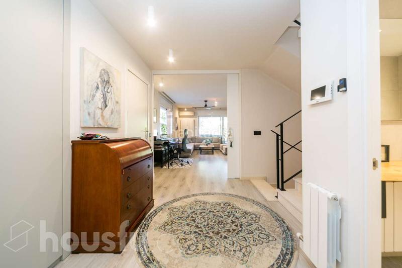 Foto 369d97c0-4b33-40cd-b3d3-8c72aaaed9e8. Chalet dans avinguda . dans Montmar Castelldefels