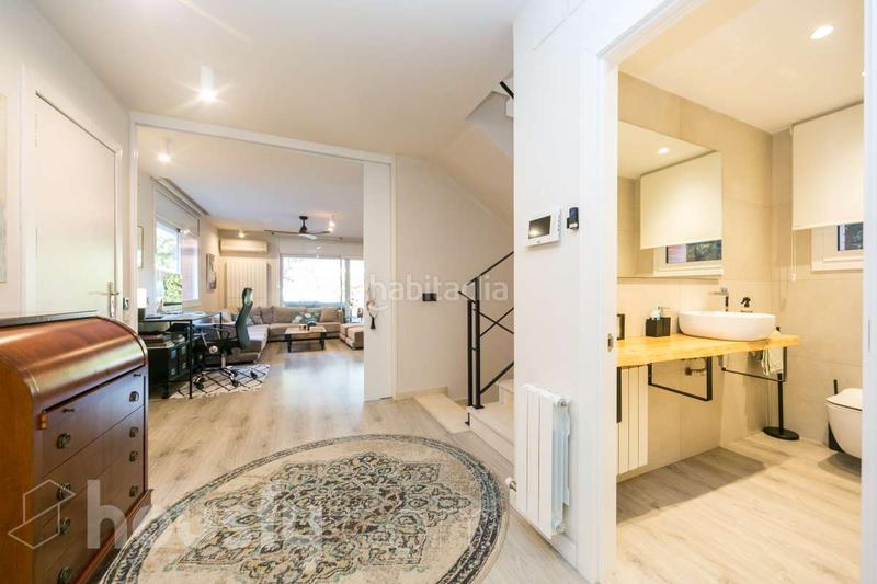 Foto 4a41862c-ba1e-4be4-a284-0a4aa8b78ca6. Chalet dans avinguda . dans Montmar Castelldefels