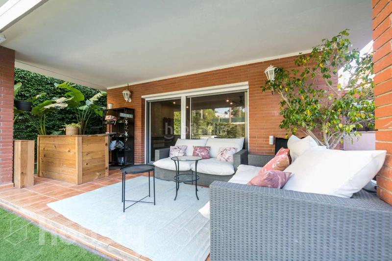 Foto 4f111f57-c4b4-48b8-b9f6-9d564cf15239. Chalet dans avinguda . dans Montmar Castelldefels