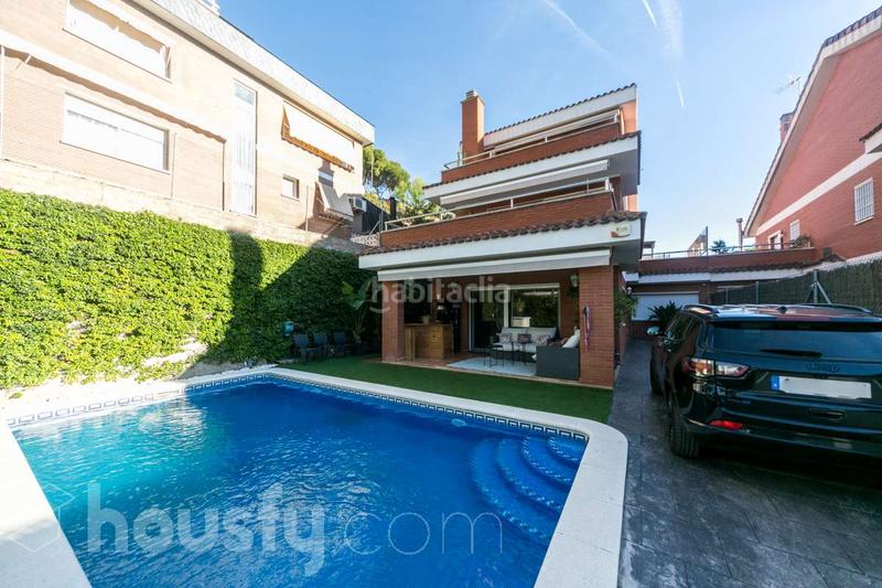 Foto 6cda2721-cd5e-4581-aa96-2cf4c7409ed5. Chalet dans avinguda . dans Montmar Castelldefels