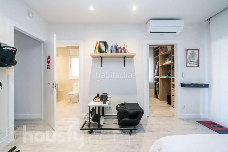 Foto 430b3750-0985-4e51-ac55-73b14c369e6b. Chalet in avinguda . in Montmar Castelldefels