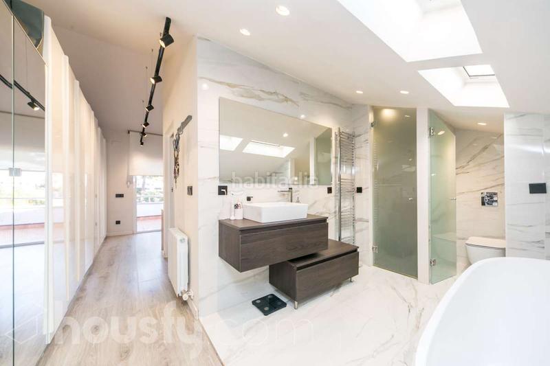 Foto c2f32c6d-5dc2-47bb-8f9c-20a2e54f00a1. Chalet in avinguda . in Montmar Castelldefels