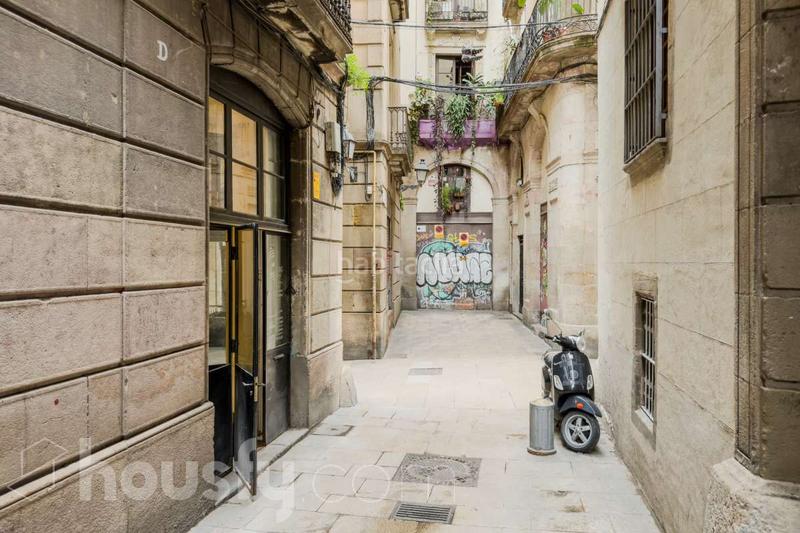 Foto 0a10c888-d192-417b-a84c-c625a4616d9c. Local comercial a carrer del cometa . a Gòtic Barcelona