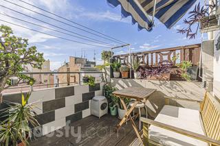 Penthouse in Carrer d' amadeu vives .