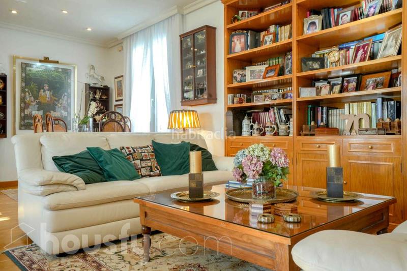 Foto ae9cbb8c-cc17-456e-9a0f-289f4bdafd96. Penthouse in calle de fernando el católico . in Gaztambide Madrid