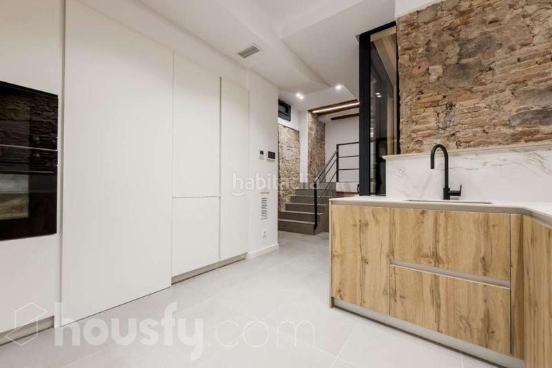 Foto cfa6bb89-5046-4988-a5a1-8012b5ad718e. Flat in carrer d'en roca . in Gòtic Barcelona