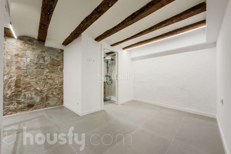 Foto 52c5e76e-36a5-4e68-a89a-6ce83705c963. Piso en carrer d'en roca . en Gòtic Barcelona