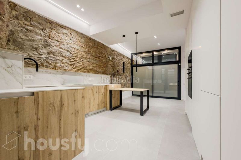 Foto b6962681-4fa0-4218-86d8-b76151866e17. Piso en carrer d'en roca . en Gòtic Barcelona