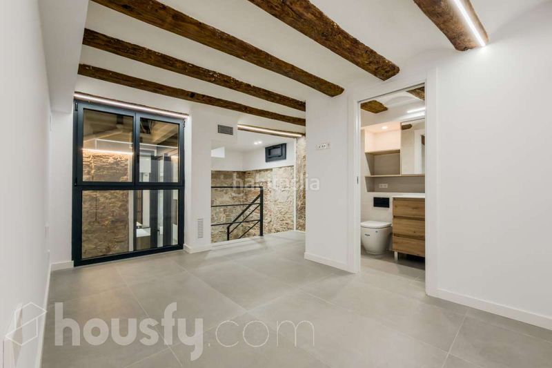 Foto db9bbe55-4a7e-49e2-9ac6-fb7e538bd29d. Piso en carrer d'en roca . en Gòtic Barcelona