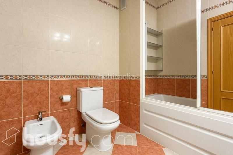 Foto d77f55c6-ad8b-40f0-b2df-a56d1c8f458f. Appartement avec chauffage piscine dans Niño Jesús Madrid