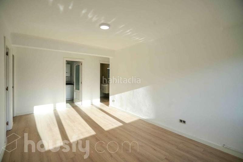 Foto f8498ae0-f79f-45d5-ba2f-6c837f9f8578. Pis a plaza hilanderas . a Abrantes Madrid