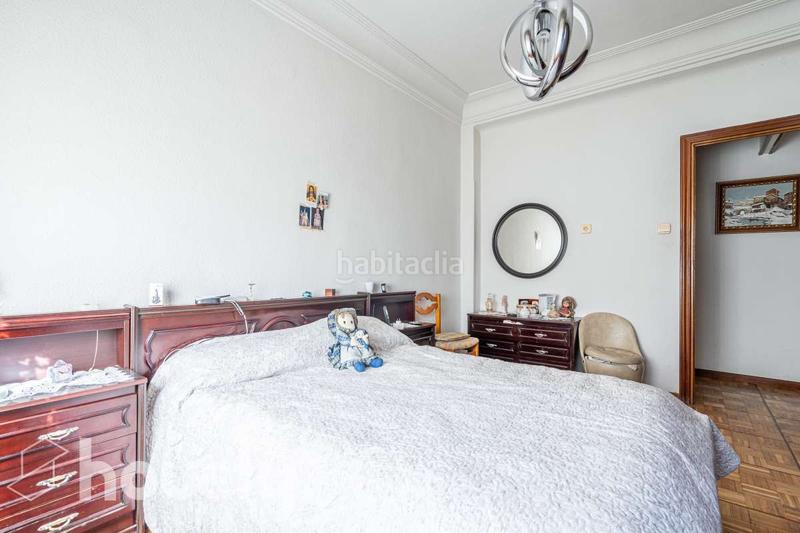 Foto cf4f4b42-c538-4eea-adf6-dff0ee9192a4. Piso en Valdezarza Madrid