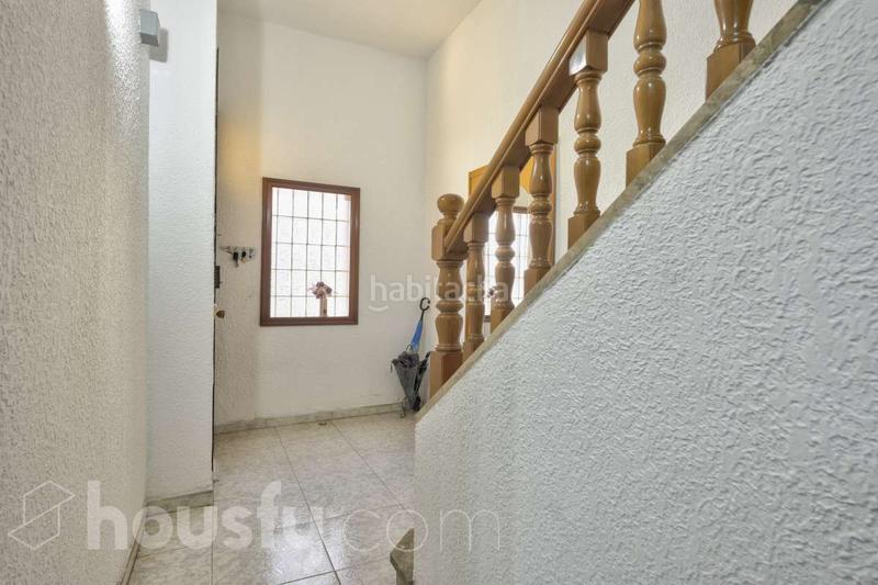 Foto 0bec1e4f-4b9f-412f-a064-814bfa8730cf. Casa adossada a carrer del berguedà . a Progrés Rubí