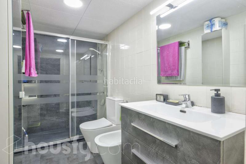 Foto 2cda1809-75df-4d86-9029-f951dc6187d8. Casa adossada a carrer del berguedà . a Progrés Rubí