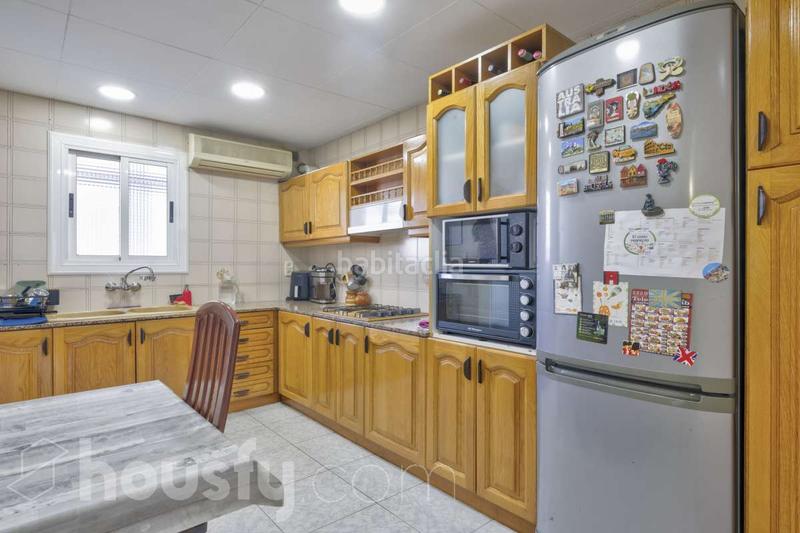 Foto 5986e6a2-2a3e-4552-a598-be3bf682623b. Casa adossada a carrer del berguedà . a Progrés Rubí