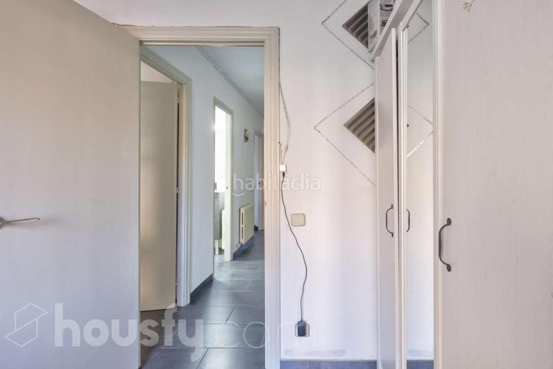 Foto 9e77fd87-0352-4141-a806-1c4b916e17cb. Casa adossada a carrer del berguedà . a Progrés Rubí