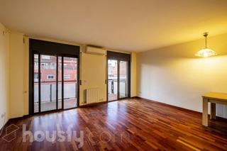 Zweistöckige Wohnung in Av constitucio, 142 .