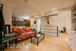 Business premise in Carrer de Balcells .