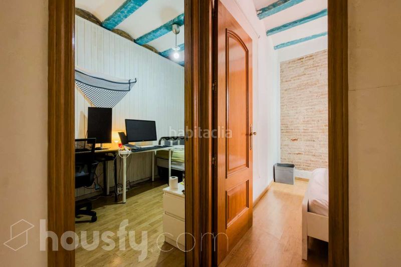 Foto 04b8e87a-9aea-47df-9dbd-95976bbe8544. Pis a carrer de lancaster . a Raval Barcelona