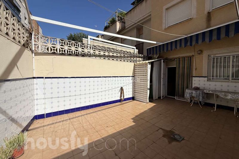 Foto 8e0bc4d8-234a-47b8-b5e8-351d50c05f05. Alquiler casa en calle morunos . en Juan de Borbón Murcia