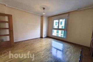 Rent Flat in Calle la pila .