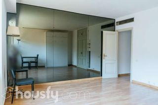 Flat in Calle de la Infanta María Teresa .