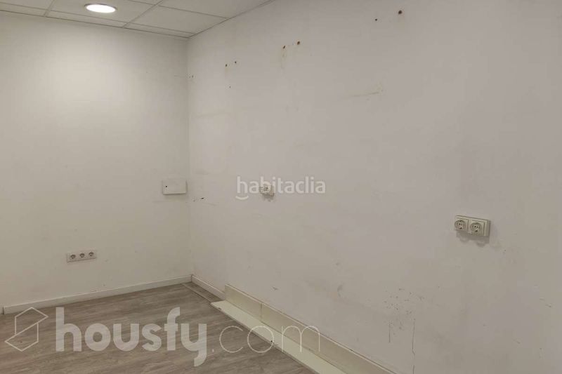 Foto 10025e7d-9943-40d5-91a0-966c8474cfee. Lloguer local comercial a avinguda de roma . a Banyeres Premià de Mar