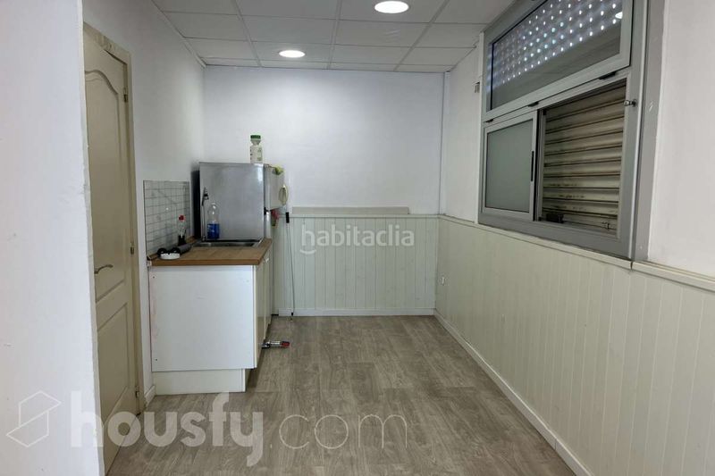 Foto 3ef104fe-960b-44f5-bbd2-c63e85e6a3d2. Lloguer local comercial a avinguda de roma . a Banyeres Premià de Mar