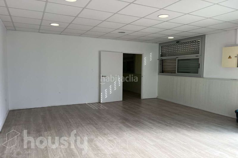 Foto 8d2ff7b4-65ce-43e6-834e-4b7d512de75e. Lloguer local comercial a avinguda de roma . a Banyeres Premià de Mar